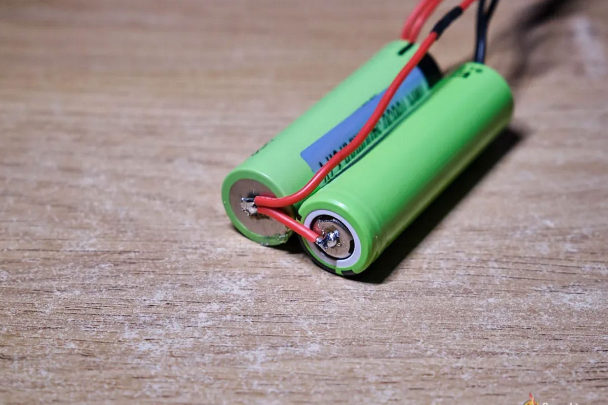 Ne zavrzi starih baterij! Ustvari DIY orodje, ki ga iščejo milijoni