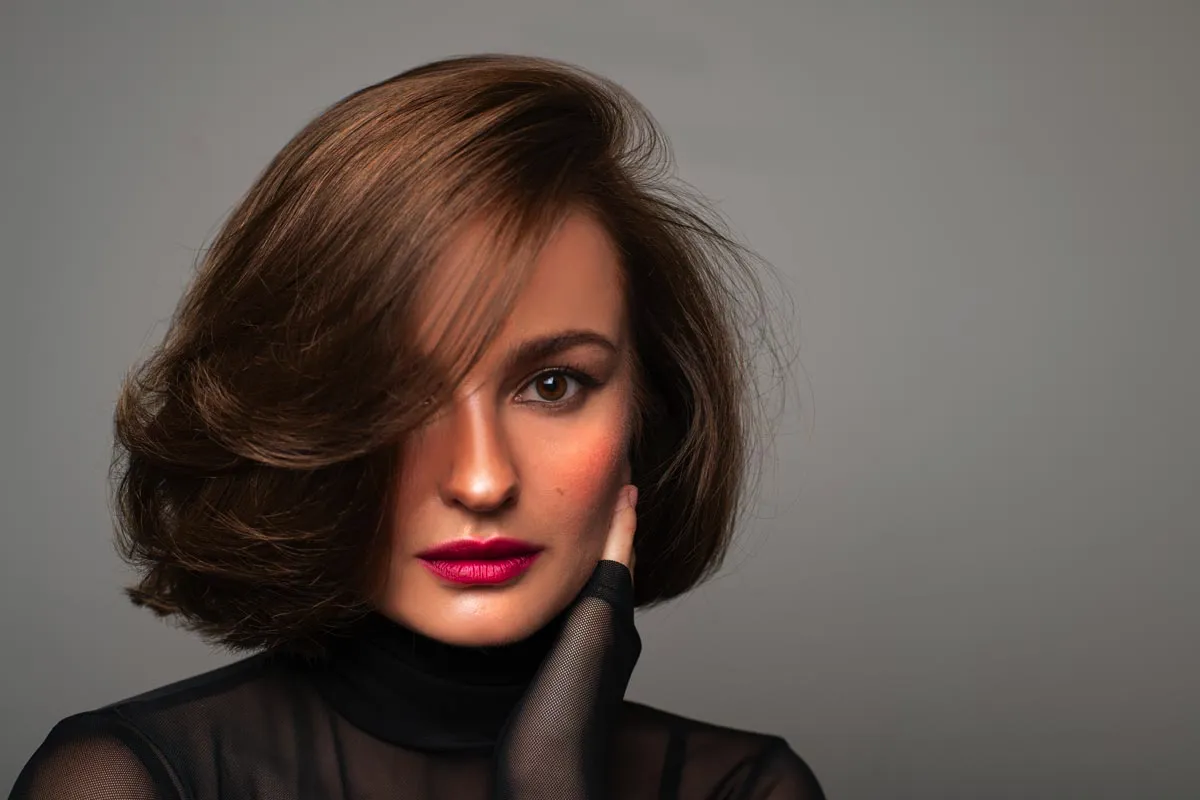 Dolgi lasje so za babice: to je trendovski kroj las za ženske nad 40, ki vam odvzame vsaj deset let z obraza