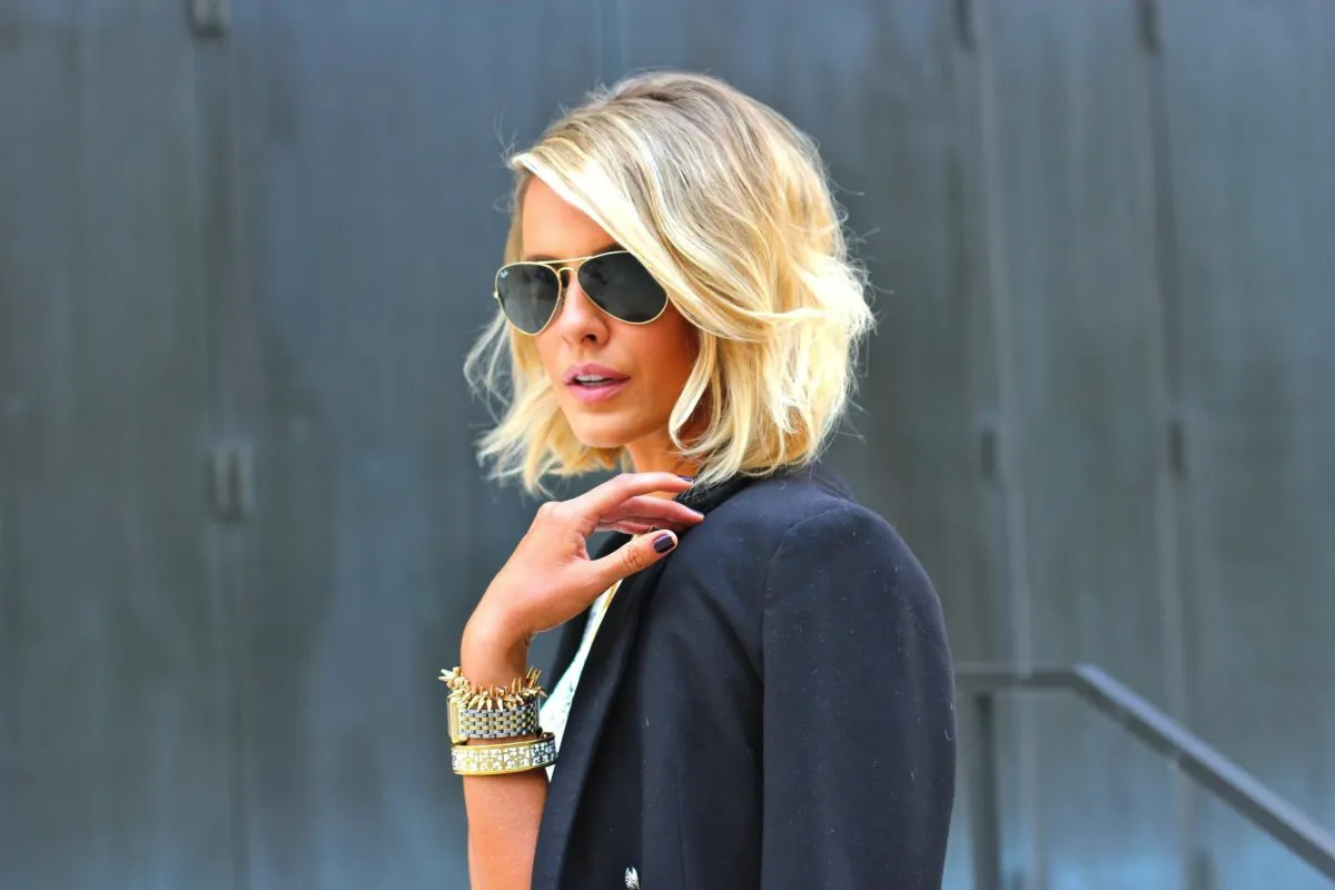 Dolgi lasje so za babice: to je trendovski kroj las za ženske nad 40, ki vam odvzame vsaj deset let z obraza