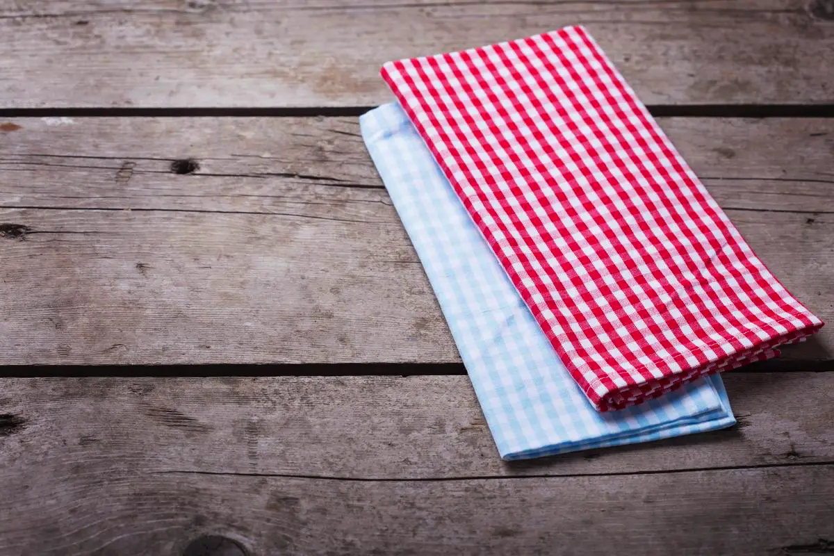 Zbogom kuhinjskim brisačam: izdelek, ki prevzema primat kot učinkovitejši in cenejši