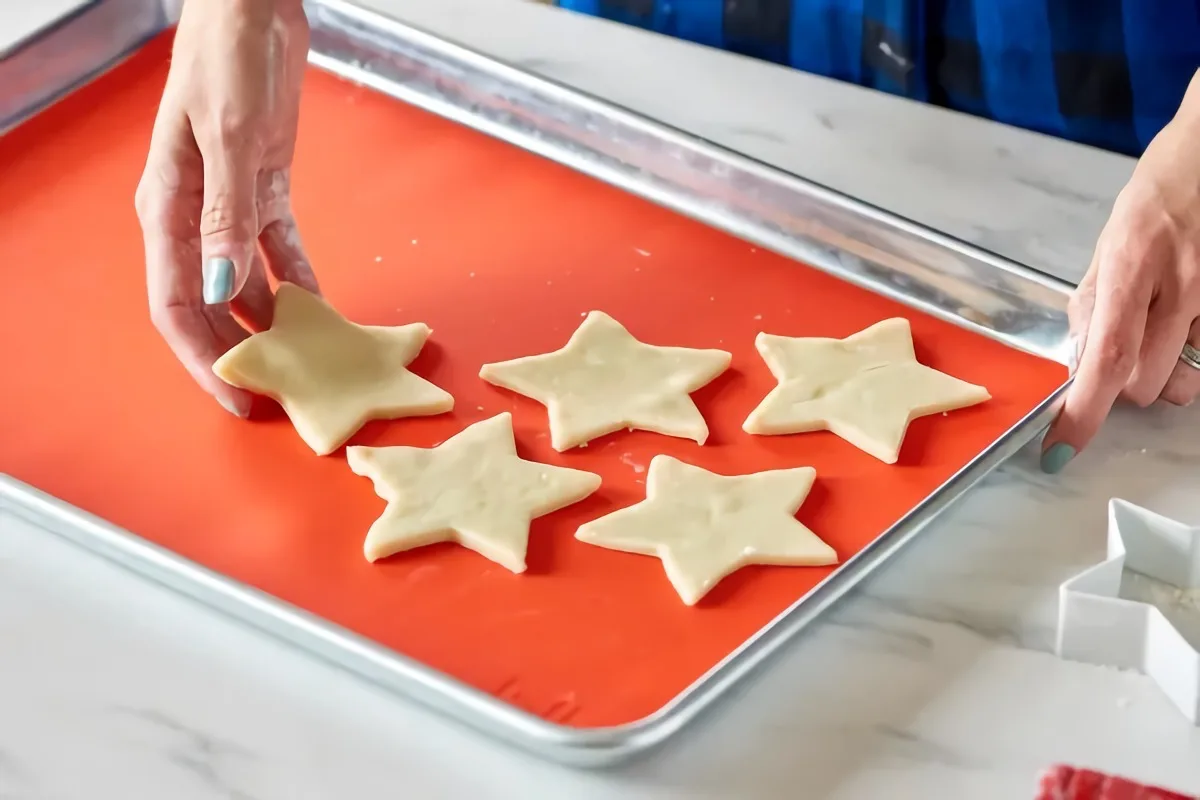 Konditor opozarja na "kritično napako" pri uporabi aluminijaste folije v kuhinji