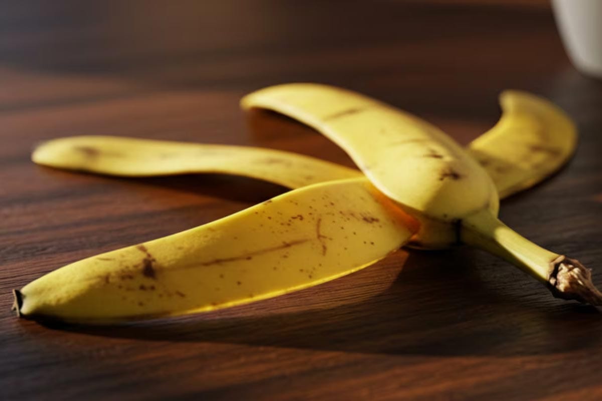 Kako izkoristiti bananin olupek, preden ga zavržete: tri uporabni triki