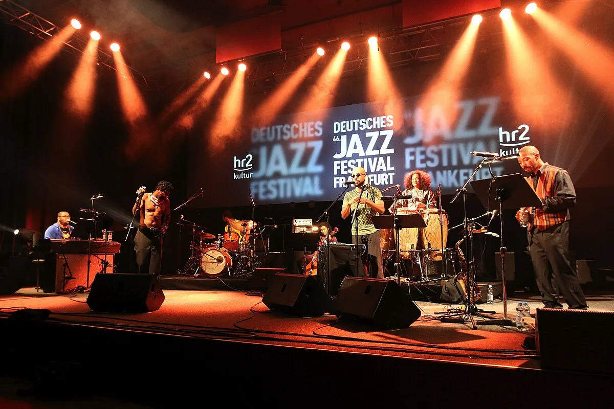 Kateri glasbeni žanr imajo najraje inteligentni ljudje, po mnenju umetne inteligence?