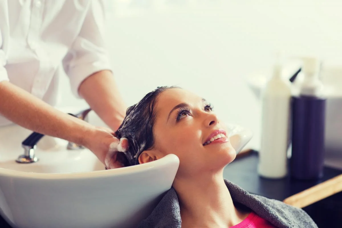 Kaj je co-washing in zakaj nov trend opušča šampon