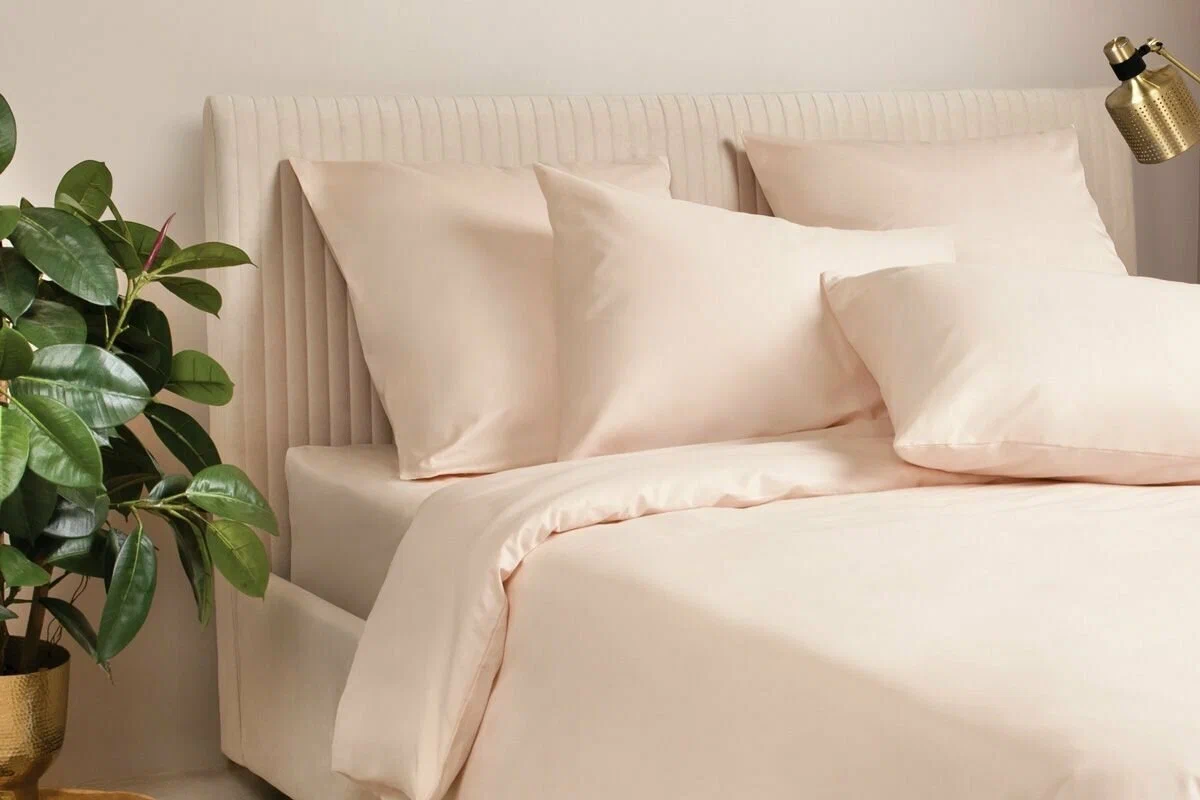 Gladka postelja brez truda: Kako se hitro znebiti gub na rjuhah