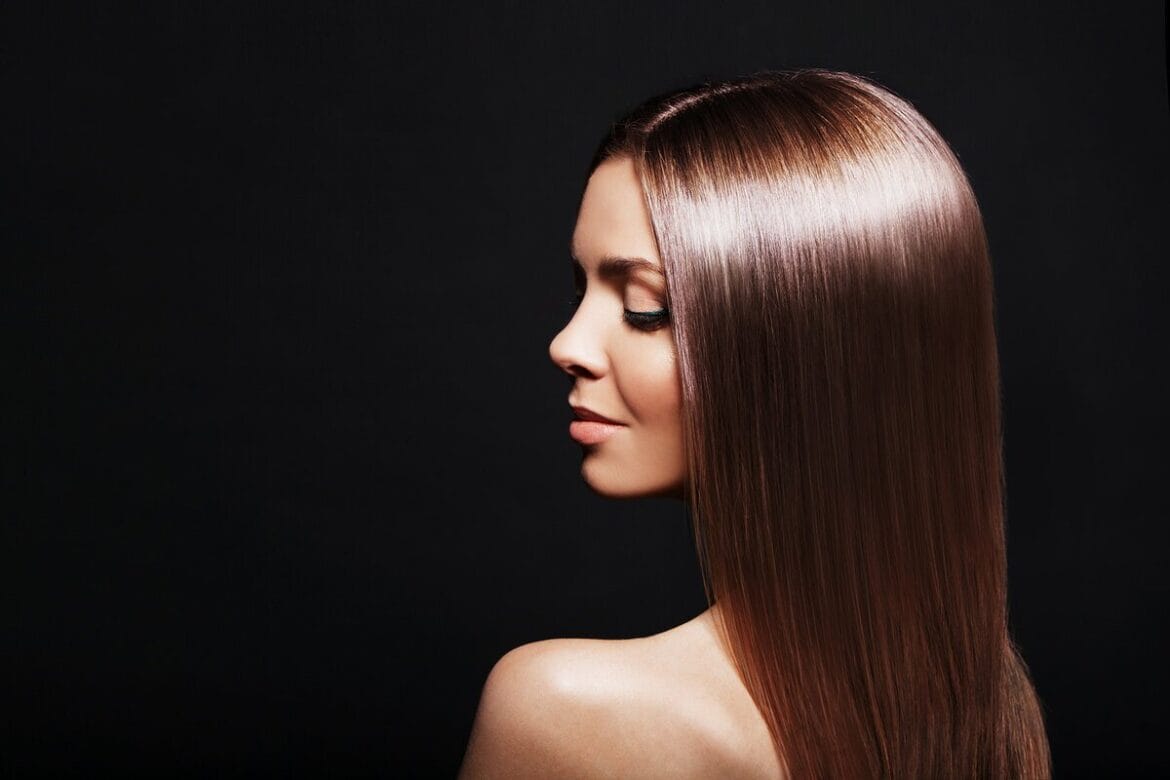 »Glossing«: Kaj je posebnost te negovalno-estetske nege za lase?