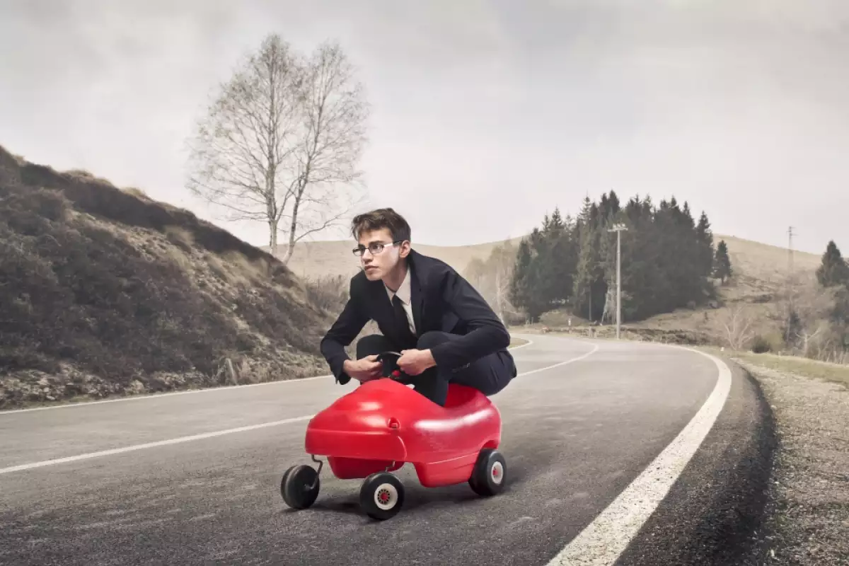 10 razlogov, zakaj biti z infantilnim moškim ni tako slabo