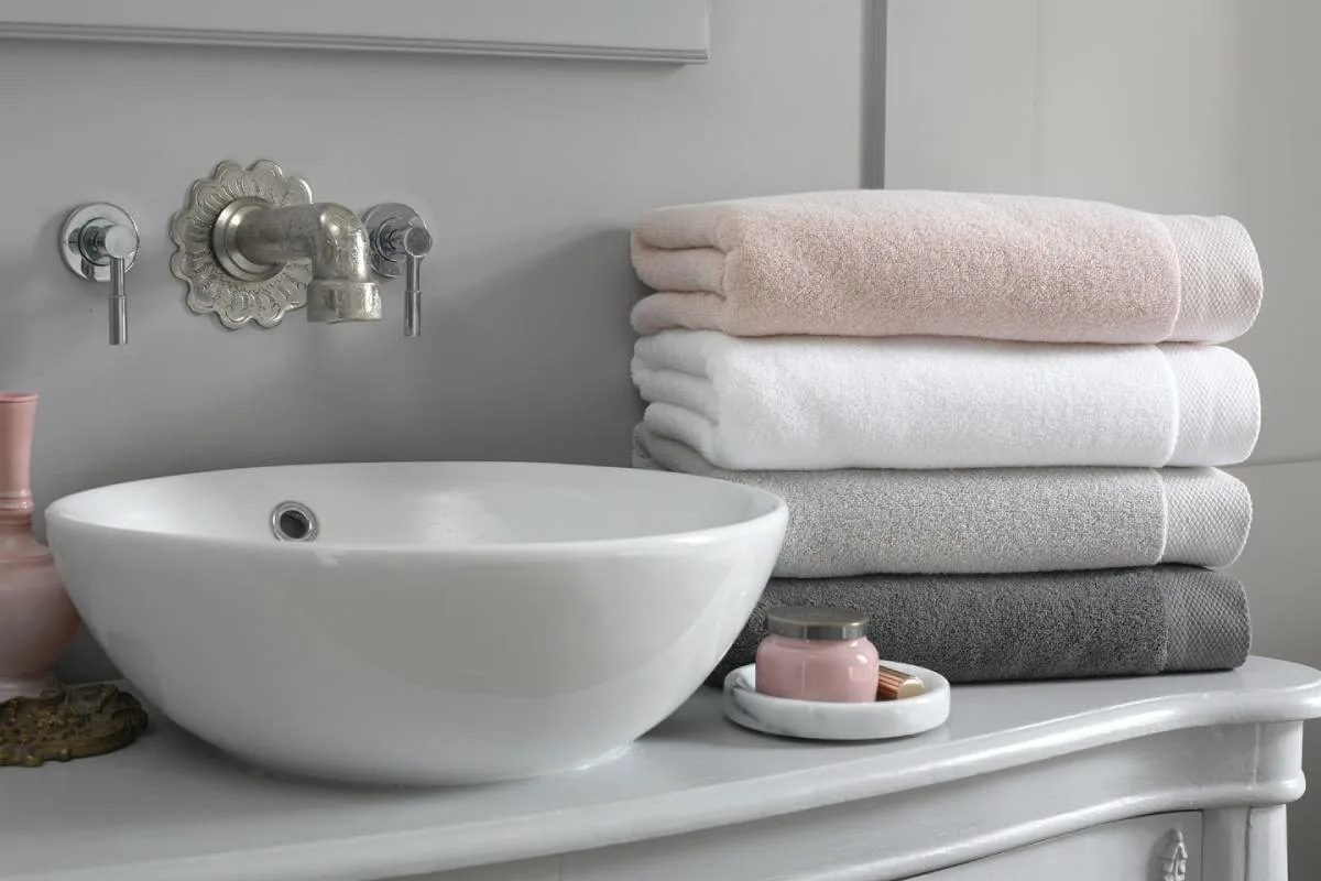 Kako pogosto je treba menjati brisače: Ne enkrat na teden in ne vsakih 15 dni, kaj pravijo strokovnjaki?