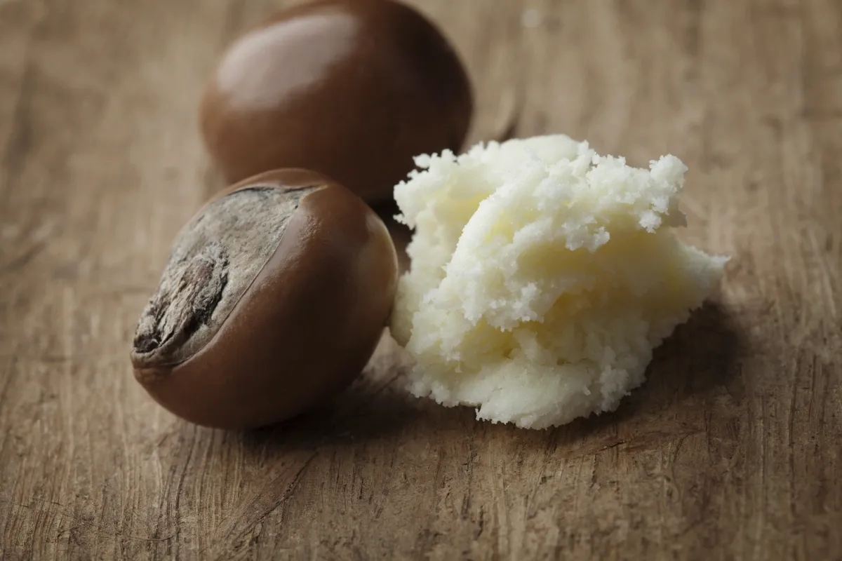 Zakaj je karitejevo maslo superhrana za suho in občutljivo kožo?