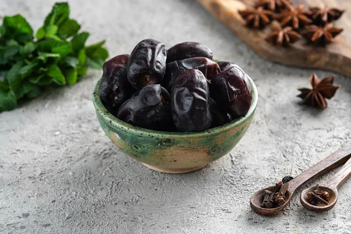 Koristi in škoda datljev: 8 znanstvenih dejstev