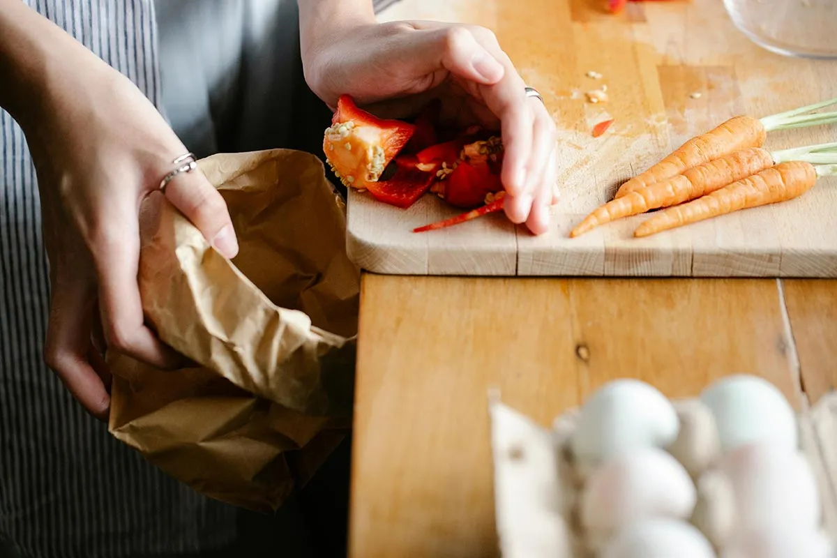 Kako se znebiti kuhinjskih mušic v treh korakih