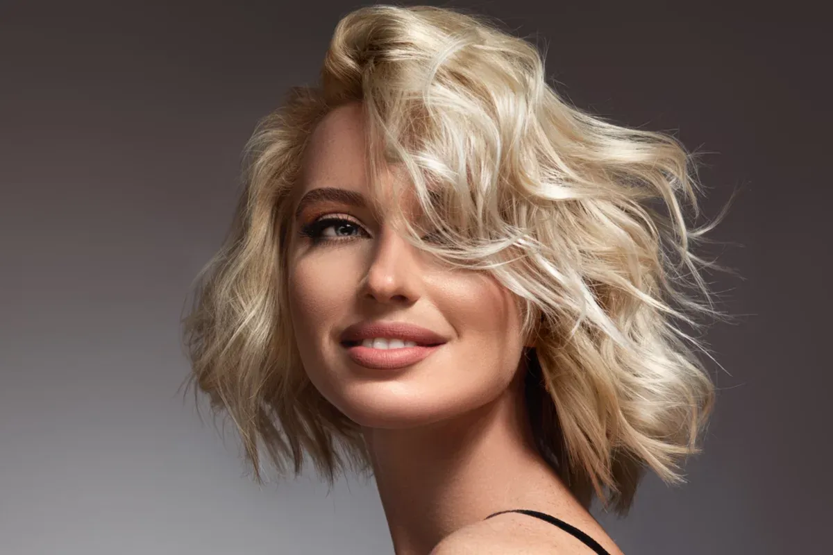 Dolgi lasje so za babice: to je trendovski kroj las za ženske nad 40, ki vam odvzame vsaj deset let z obraza