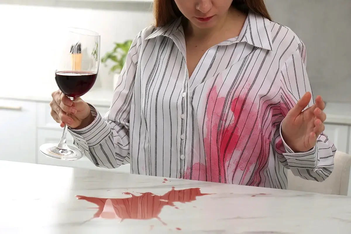 Kako enostavno odstraniti madeže od vina