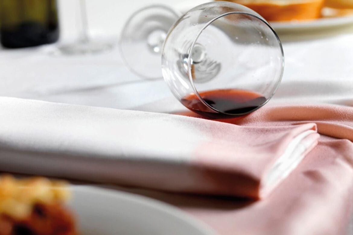 madeže od vina2 Kako enostavno odstraniti madeže od vina