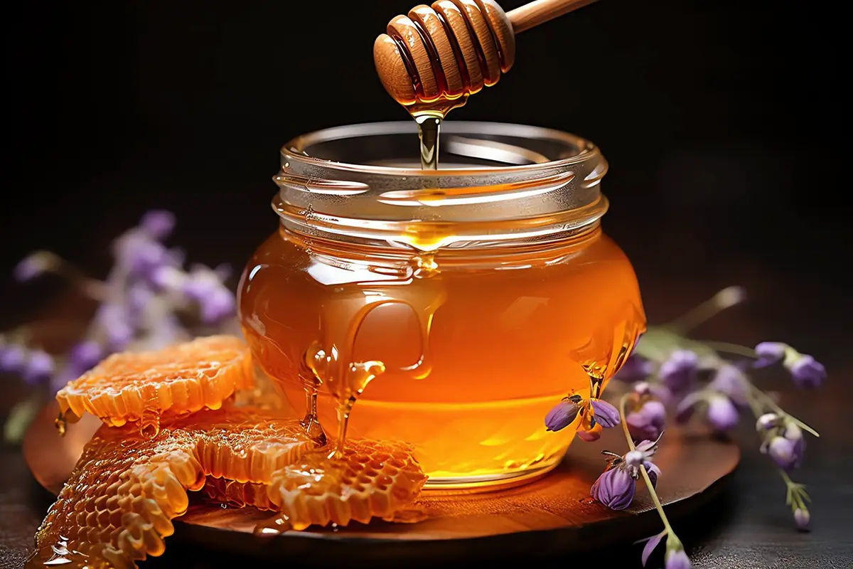 Naraven ali ponaredek: Kako doma preveriti kakovost medu