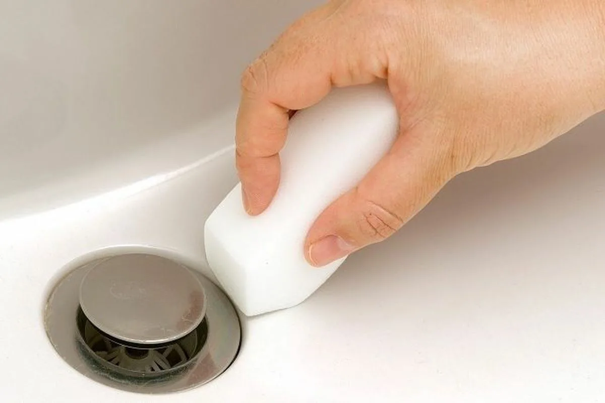 Kako uporabljati melaminsko gobico in prihraniti pri gospodinjskih čistilih