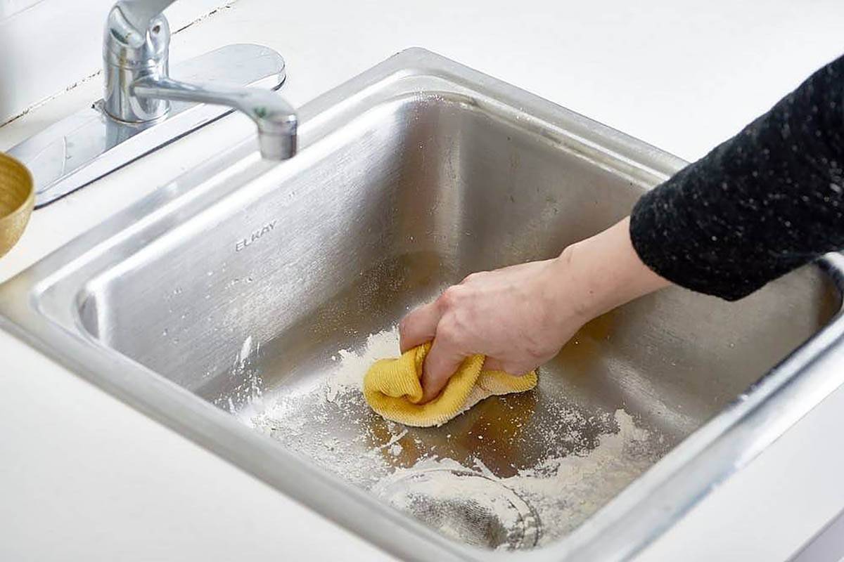 4 nasveti za neverjetno čistilo: Mešanica Coca-Cole in jajčne lupine za bleščeče površine!