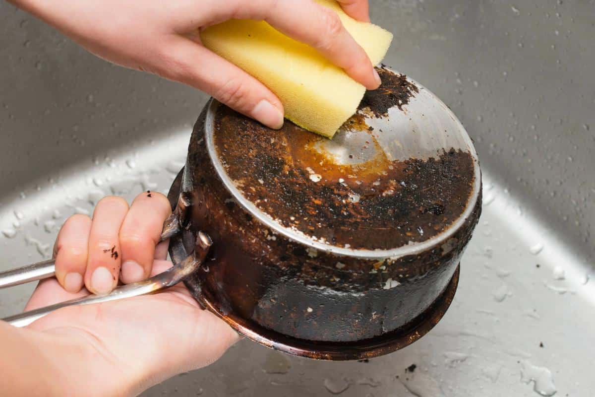 4 nasveti za neverjetno čistilo: Mešanica Coca-Cole in jajčne lupine za bleščeče površine!