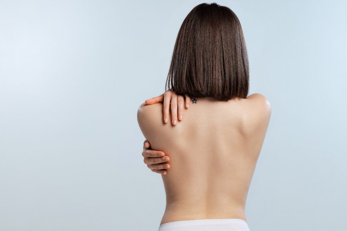 Kako se znebiti mozoljev na hrbtu, ramenih in prsih: učinkovite metode in nasveti