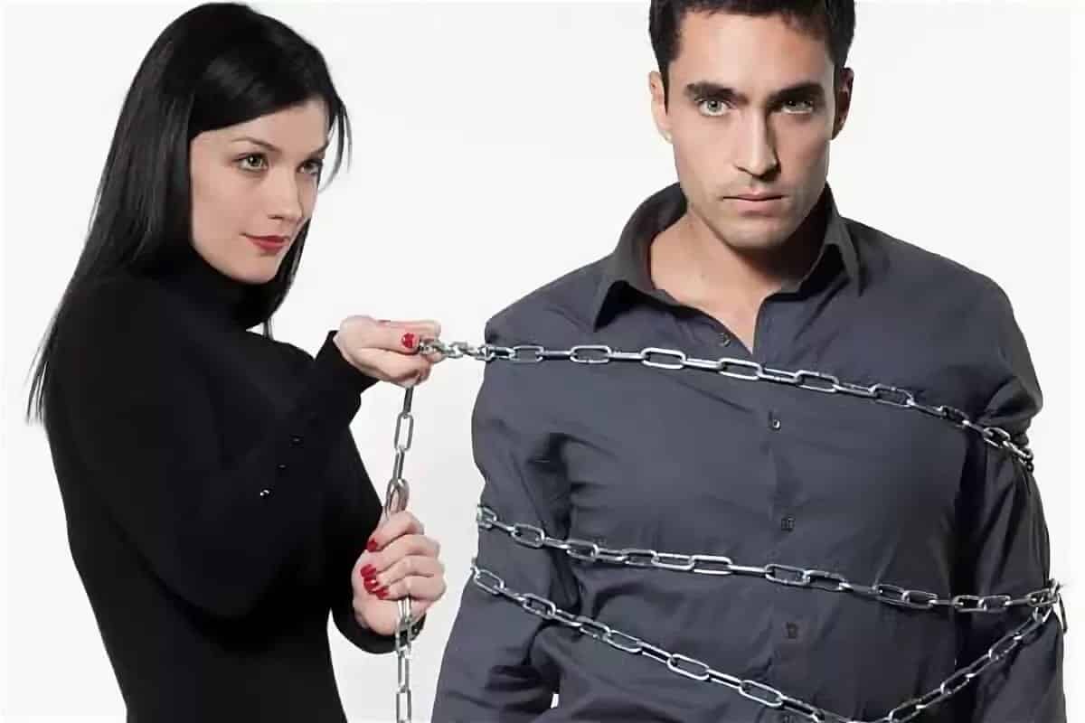 Pet stavkov, ki razkrijejo nadzorno osebo, po mnenju umetne inteligence