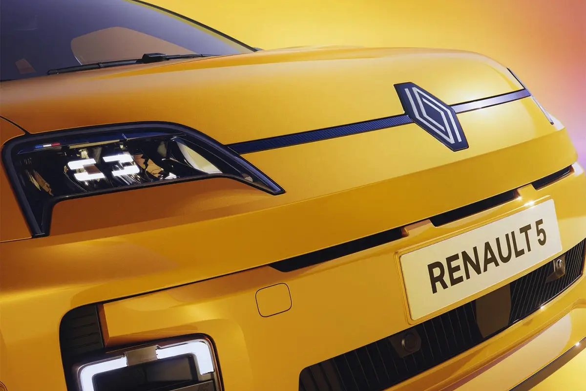 Renault 5 E-Tech: Najboljši električni avtomobil 2025 po mnenju strokovnjakov
