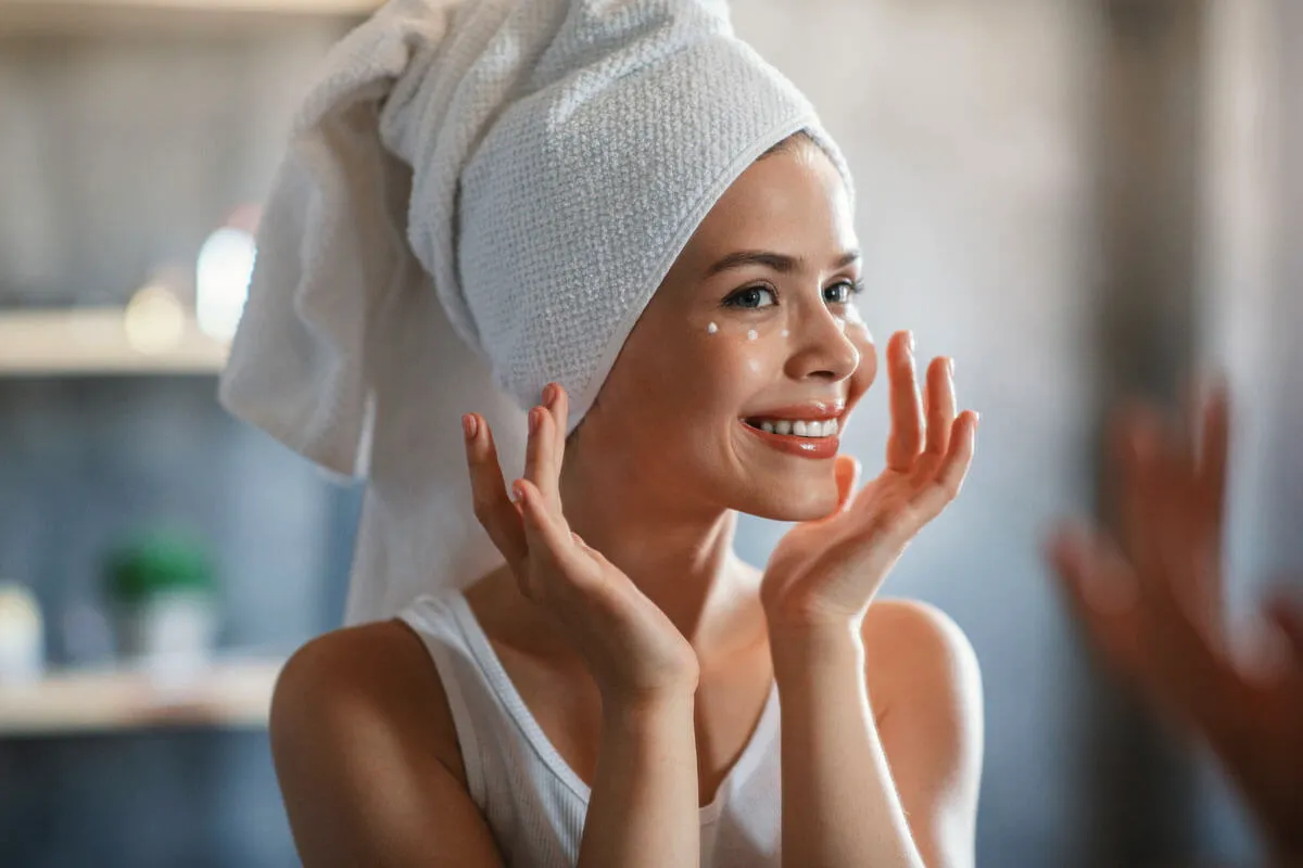 5 krem za obraz, ki zares odpravljajo madeže in so priljubljene pri ženskah nad 40 let