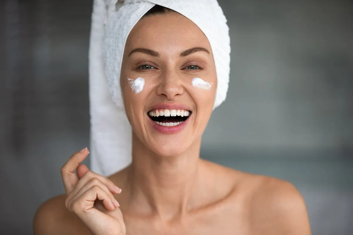 5 krem za obraz, ki zares odpravljajo madeže in so priljubljene pri ženskah nad 40 let