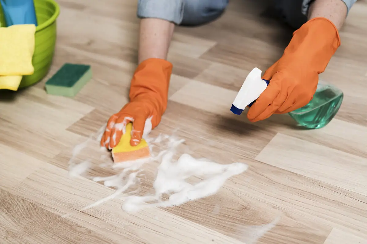 Kako pomiti tla, da hitro odstranite vse madeže: umazanija bo izginila brez sledu