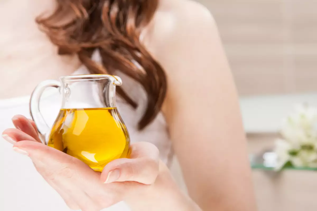 Ne v hladilniku ne v shrambi: to je najboljše mesto za shranjevanje olivnega olja, da bo zdržalo do 6 mesecev