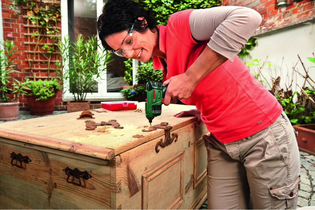 Katera orodja potrebujete za hitro sestavljanje pohištva: odkrijte ključno rešitev v 3 korakih