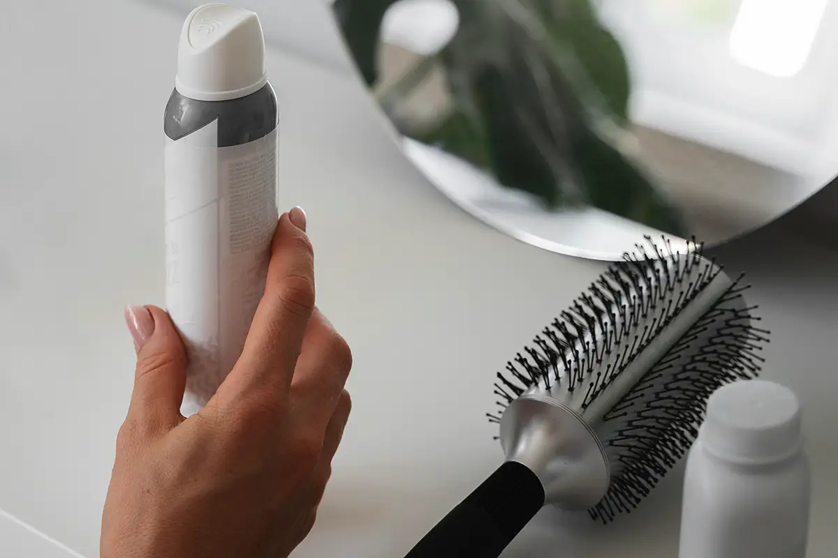 Kako osvežiti lase brez suhega šampona: trik za čiste in sveže lase v 5 minutah