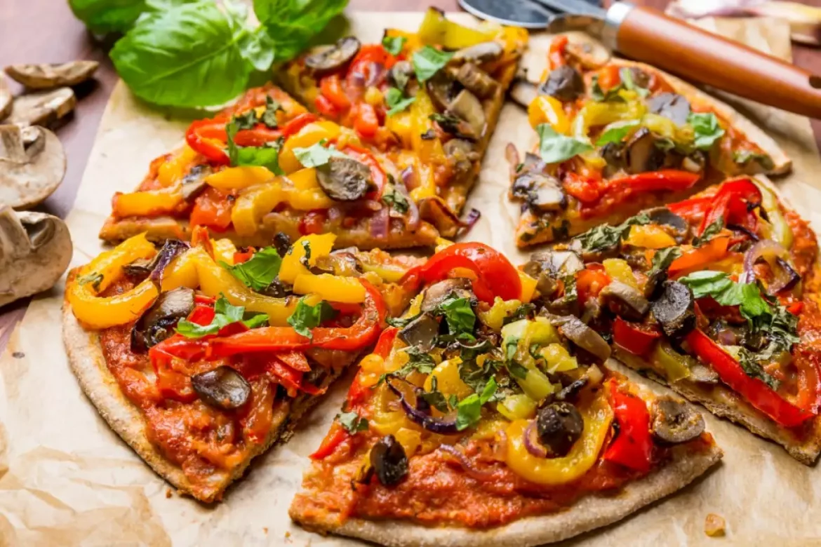 pizza2 Tale pica iz korenčkove mase je 100 % brez moke in navdušujoče okusna: 9 razlogov za zdravo večerjo