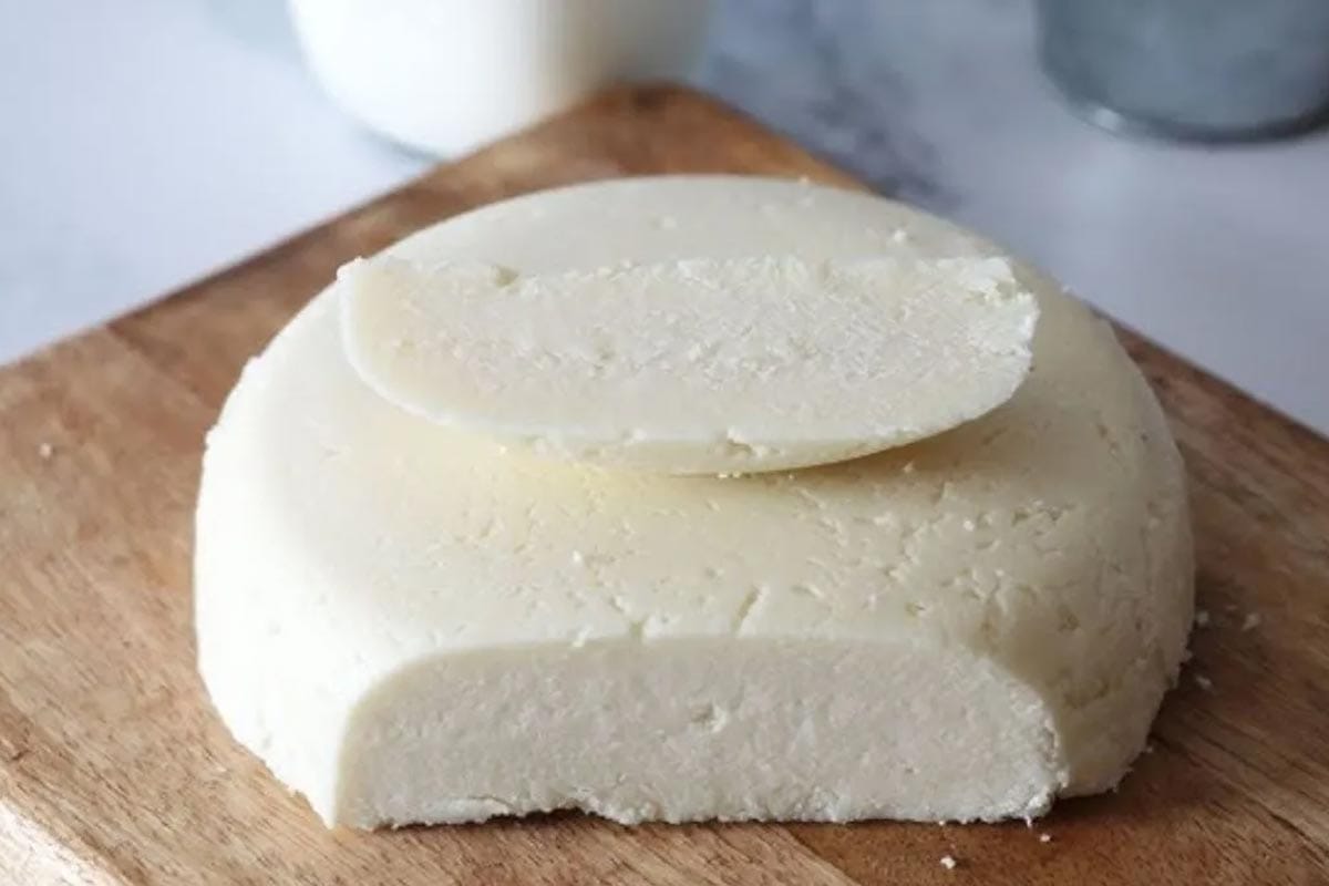 Kako pomnožiti sir z domačim trikom: iz 200 g do 1 kg s samo 3 sestavinami