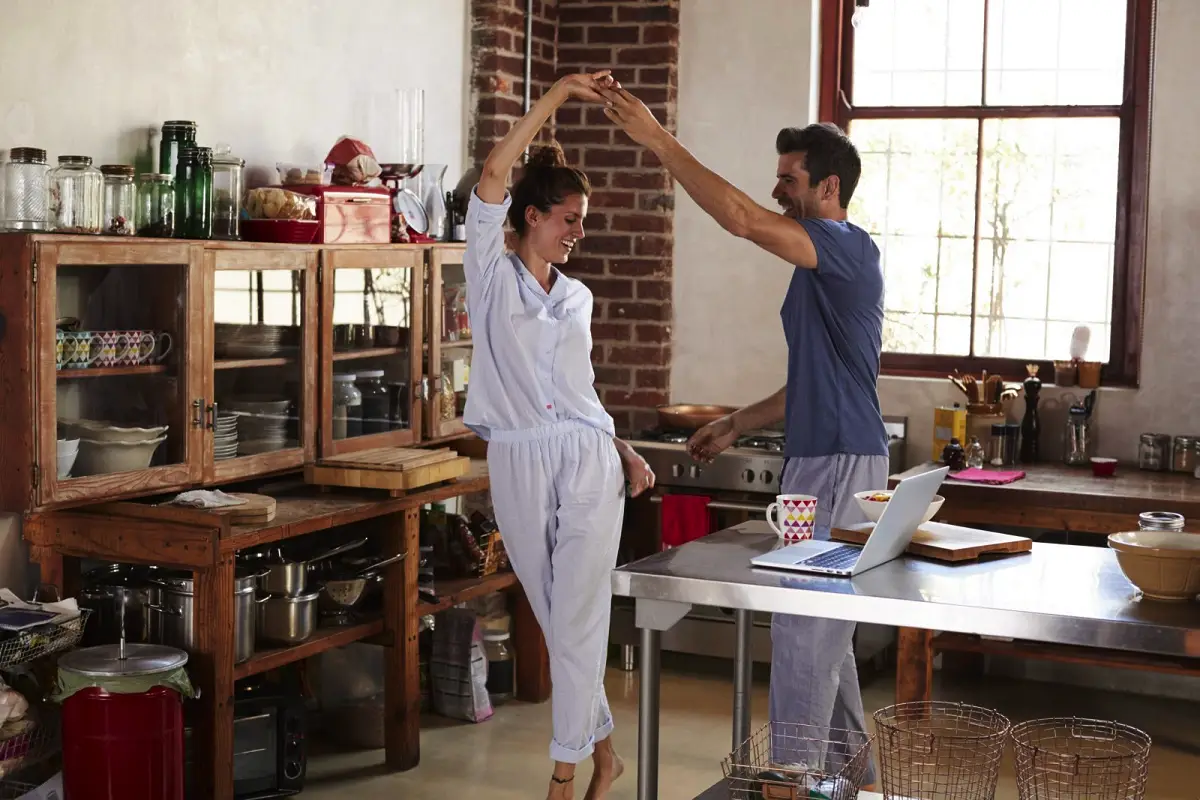 Pospravi kuhinjo in shujšaj: 8 gospodinjskih opravil, ki znanstveno dokazano koristijo zdravju