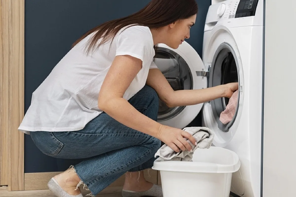 Pranje na hladno v pralnem stroju: Največji trik za nižji račun za elektriko ali skrita past?