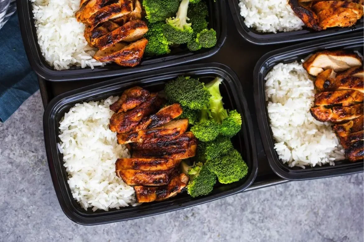 Kako pripraviti piščanca na 3 okusne načine in si olajšati teden: preprosti recepti za zamrzovanje