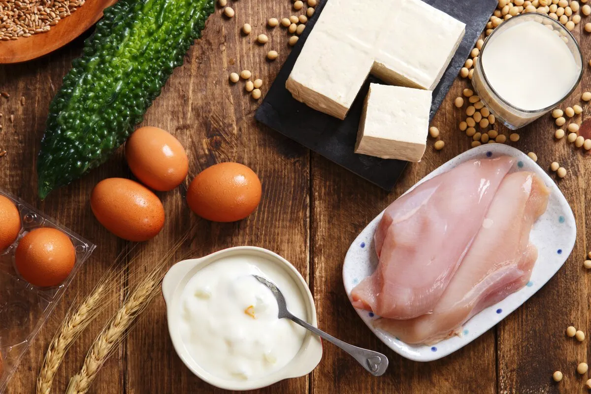 Kako pripraviti piščanca na 3 okusne načine in si olajšati teden: preprosti recepti za zamrzovanje