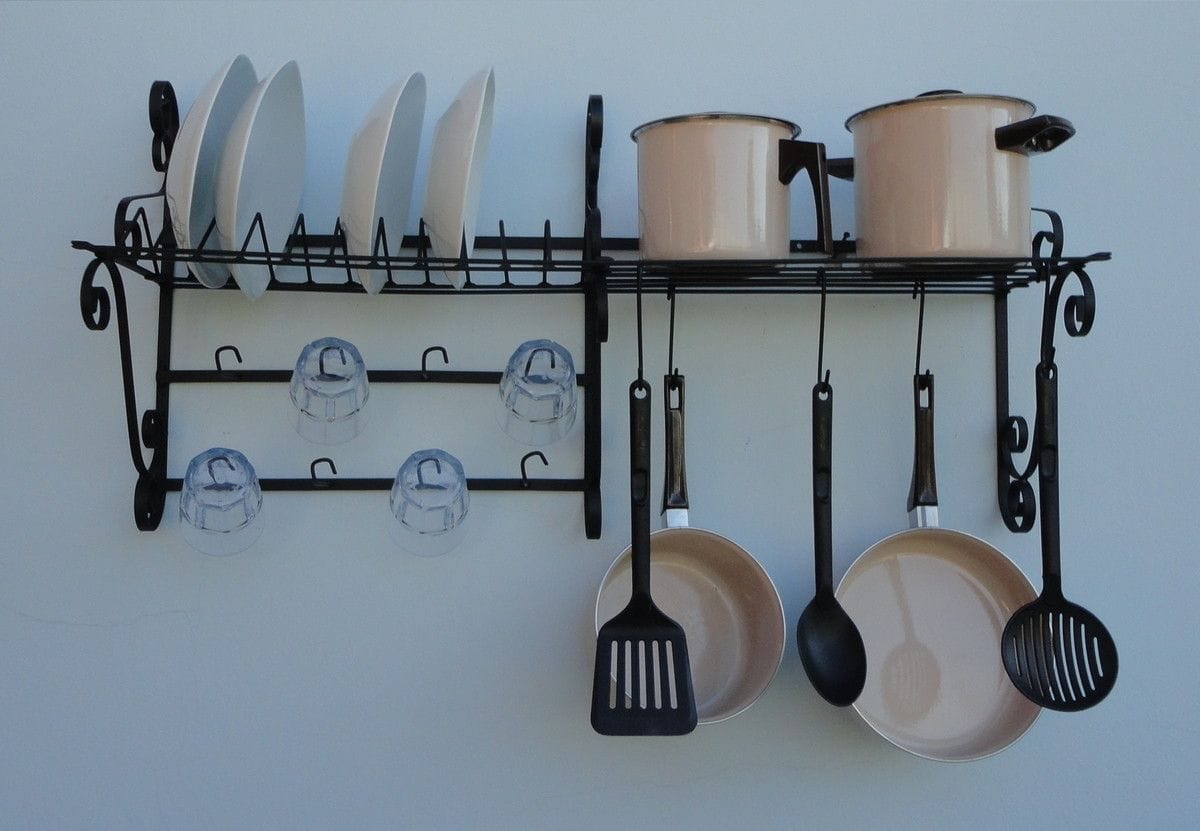 Secaplatos je preteklost: 9 razlogov, zakaj novi trendovski izum osvobaja prostor na kuhinjskem pultu