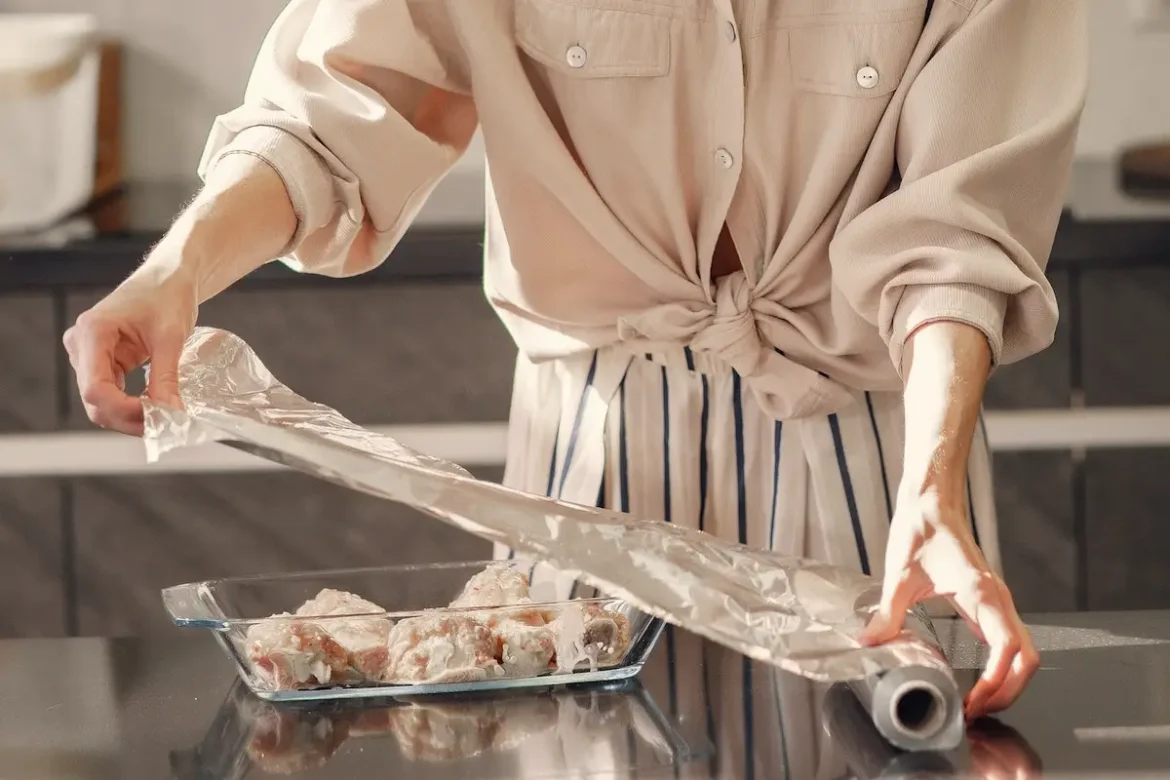 shranjevati hrano v aluminijasti foliji Ali je varno shranjevati hrano v aluminijasti foliji? Skrita nevarnost za zdravje