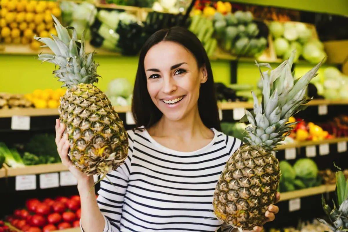 Kako izbrati sladek ananas: nasveti kuharskega mojstra