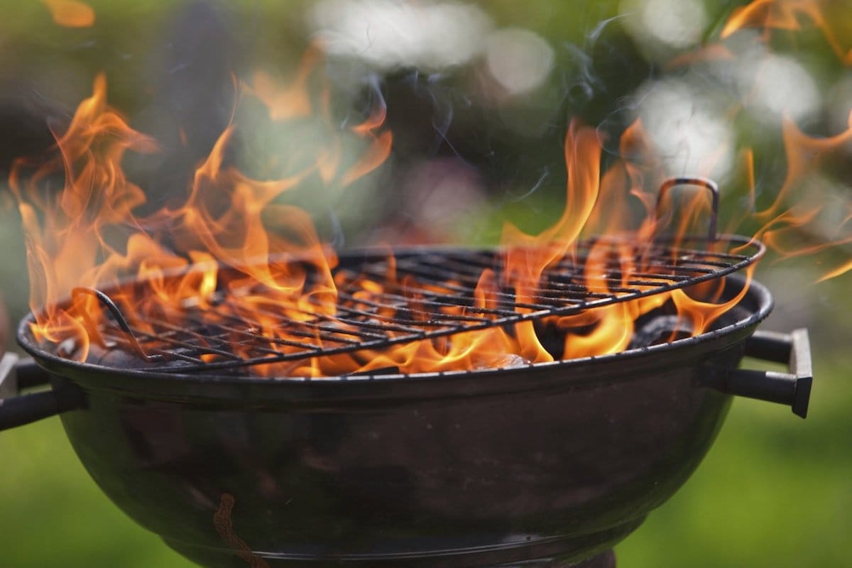 Nepogrešljiv trik: Zakaj morate na žerjavico za žar posuti sol?