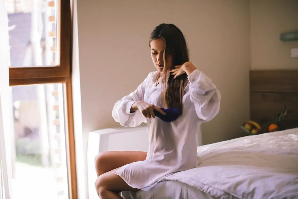 Kako spati z mokro glavo, ne da bi poškodovali lase: edini pravilen način