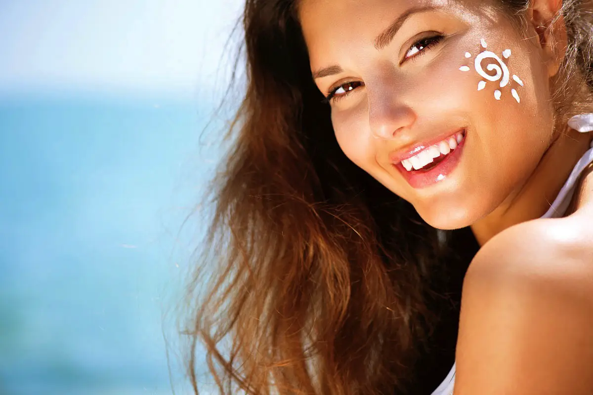 Prišla je pomlad: Ali je treba vsak dan uporabljati SPF? Nasvet kozmetičarke, ki bo prav prišel vsaki ženski