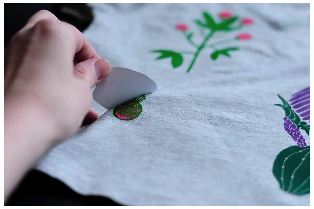 Kako odstraniti termo nalepko z oblačil