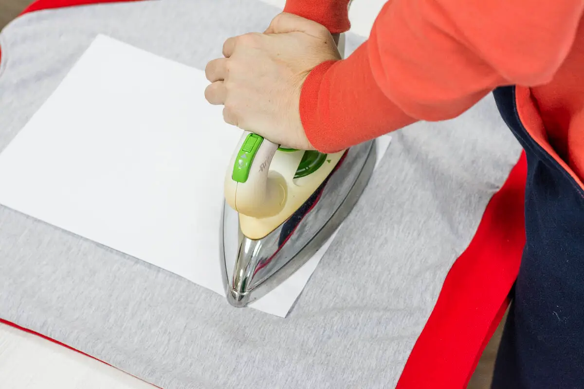 Kako odstraniti termo nalepko z oblačil