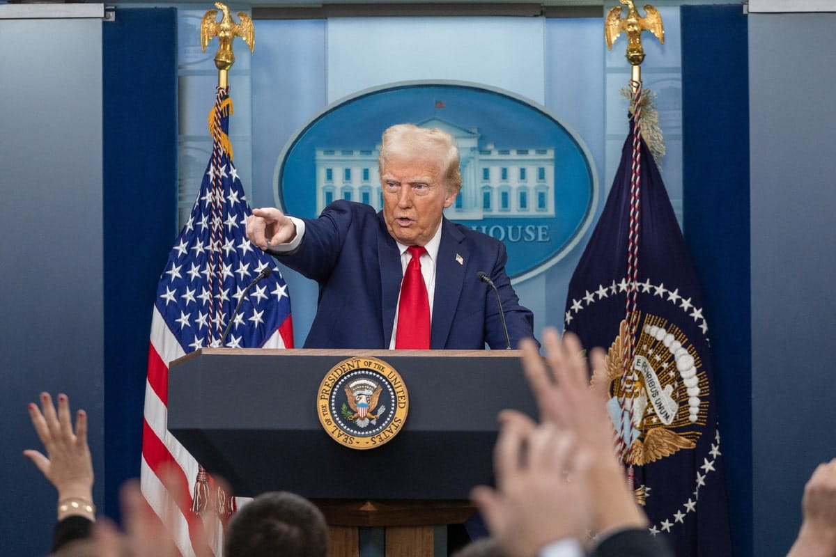 Trump napovedal močno zvišanje uvoznih carin za države po vsem svetu, vključno s Slovenijo