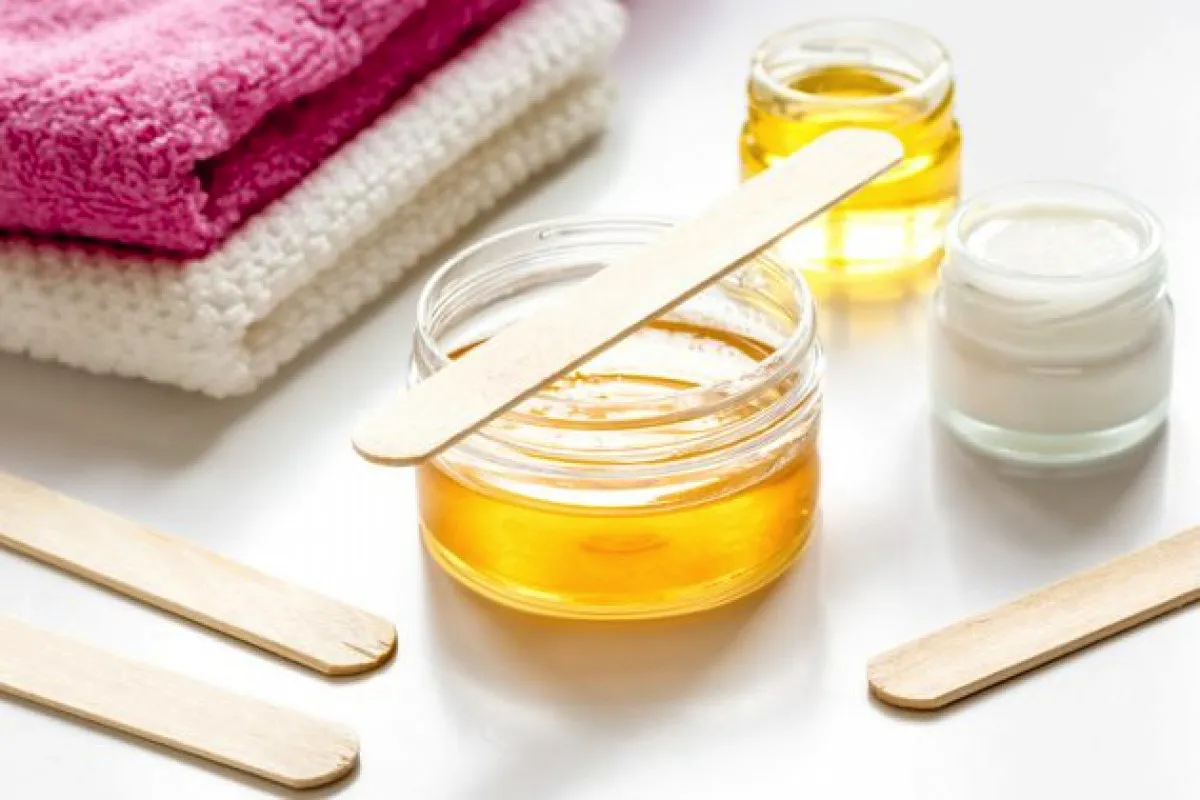 Nasveti za izbiro najboljših voskastih trakov za depilacijo bikini predela