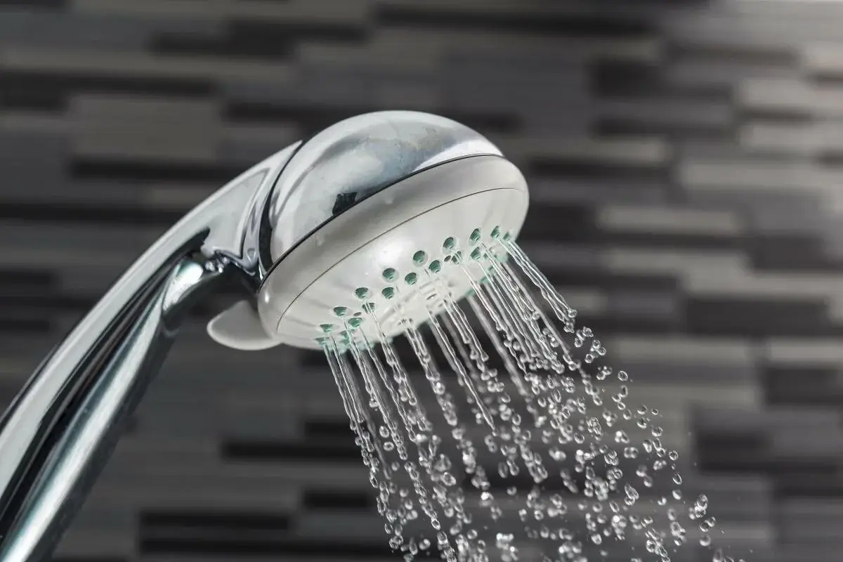 Babičin trik za sijočo kopalnico: Preprost način, ki deluje