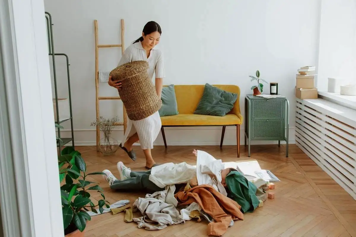 Agresivno čiščenje: Nov TikTok trend, ki pomaga obvladati stres in ohranjati dom čist