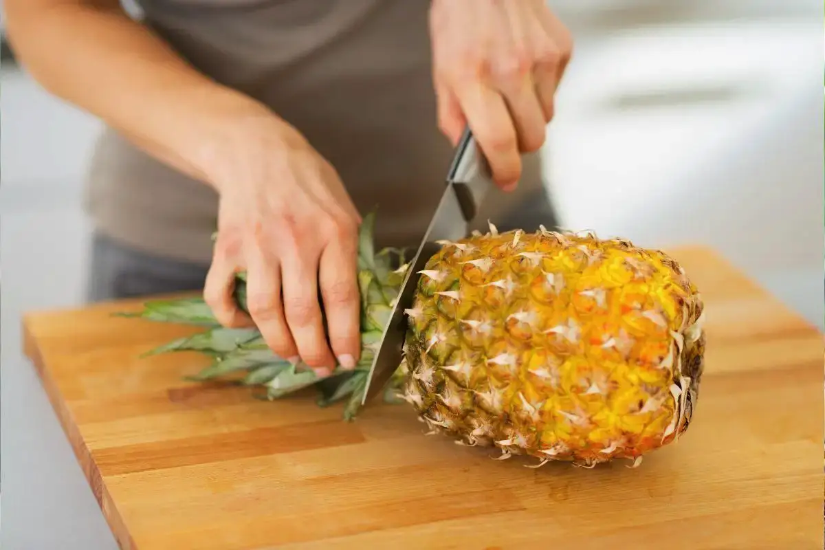 Kako pravilno očistiti in lepo narezati ananas